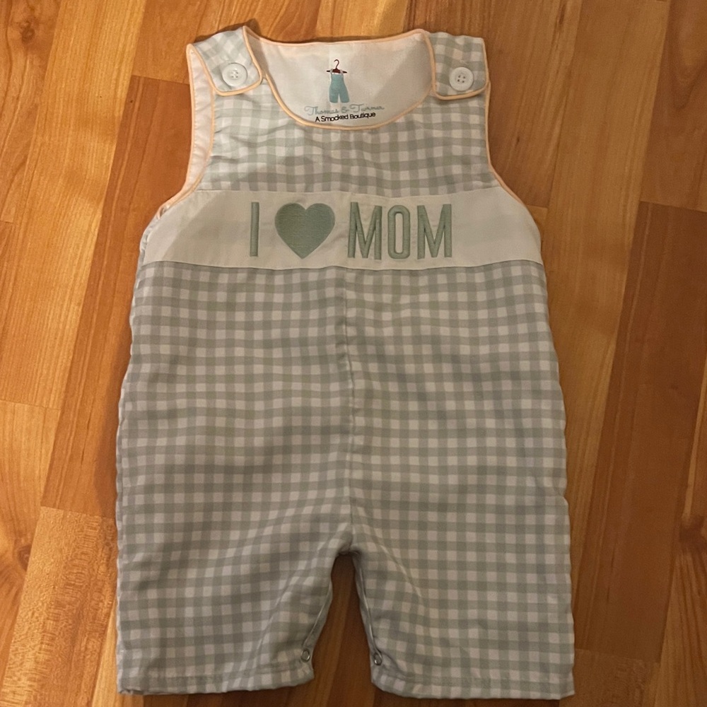 Adorable Checkered Kids Romper with 'I ♥ MOM' Design